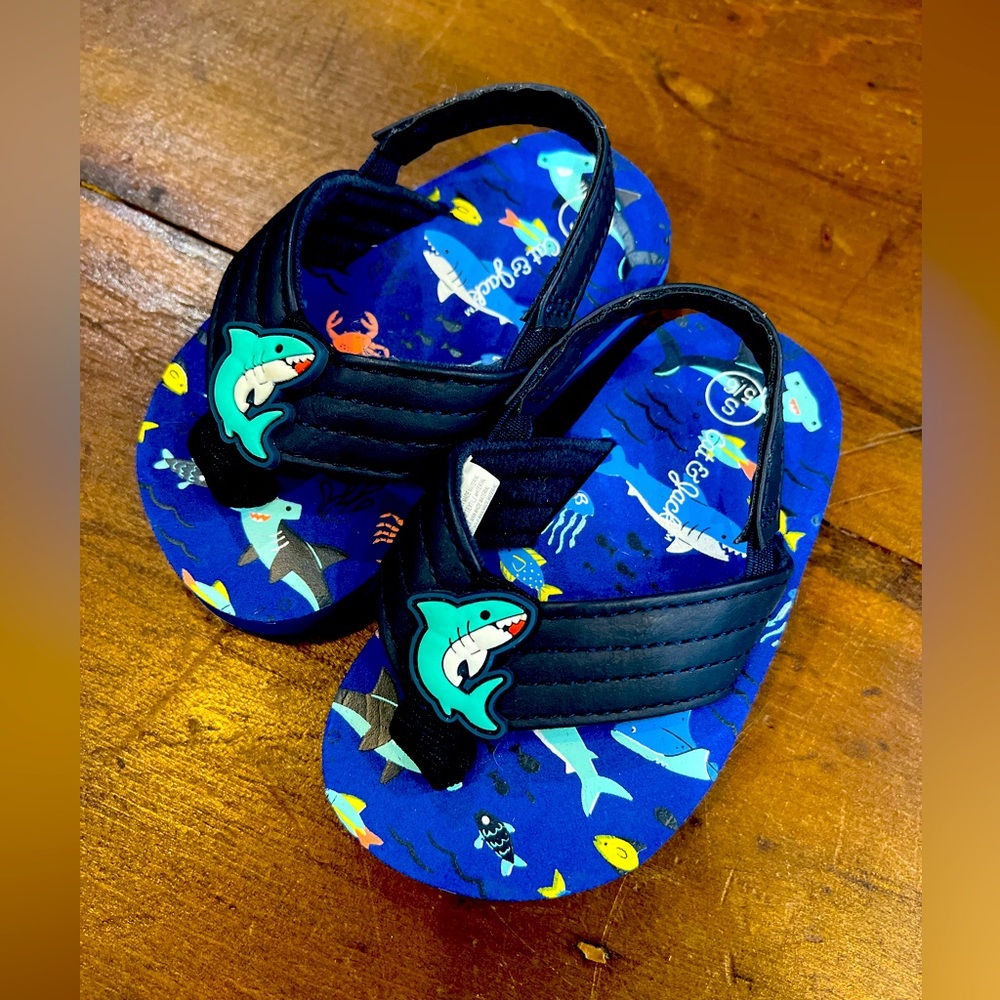 Toddler cat & jack shark flip flops